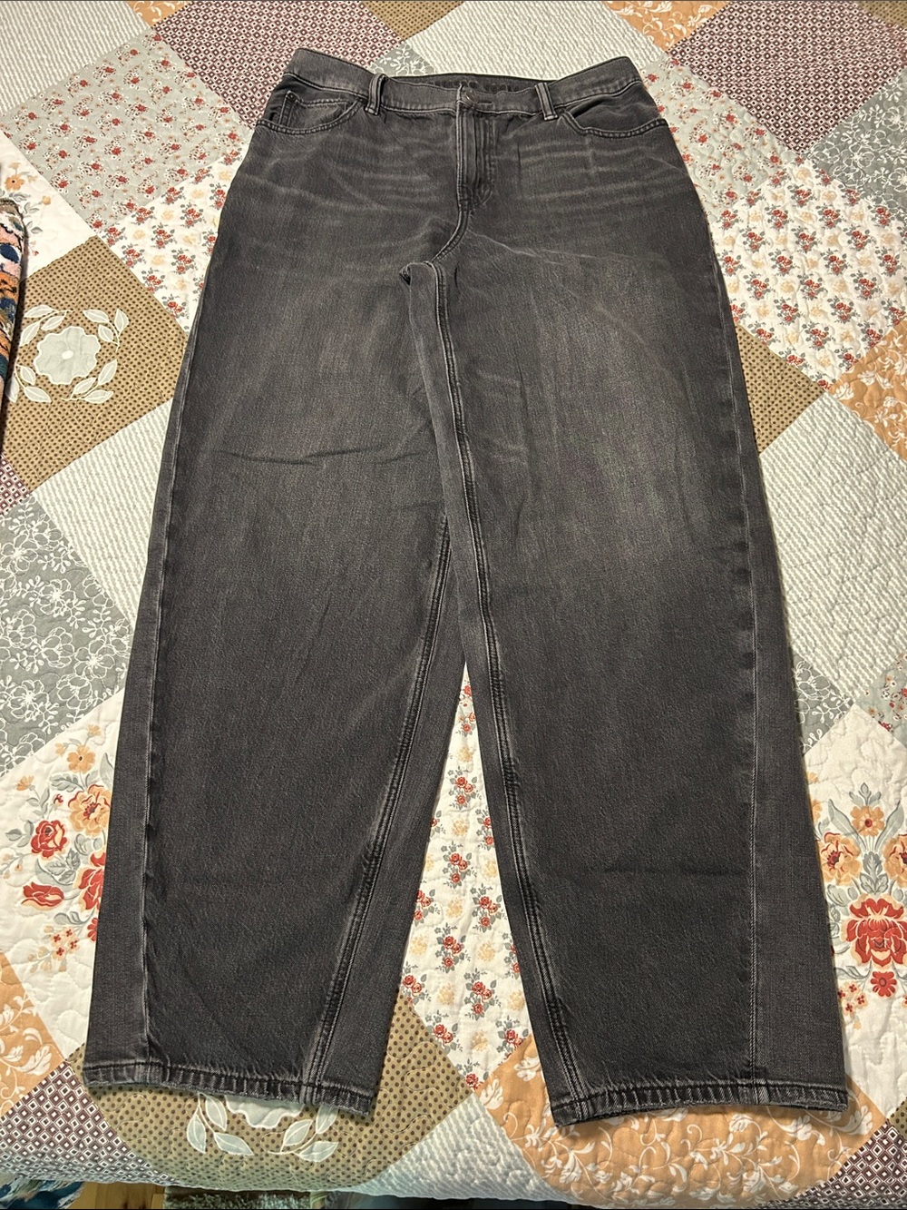 AMERICAN EAGLE Low Rise Baggy Barrel Jean in Long Length